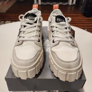 Women's Palladium Pallatower Lo Sneaker - Star White Size 6 NIB